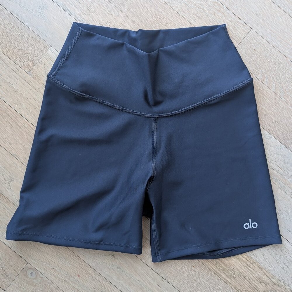 Alo Yoga Airlift Energy Short Navy size S NWOT